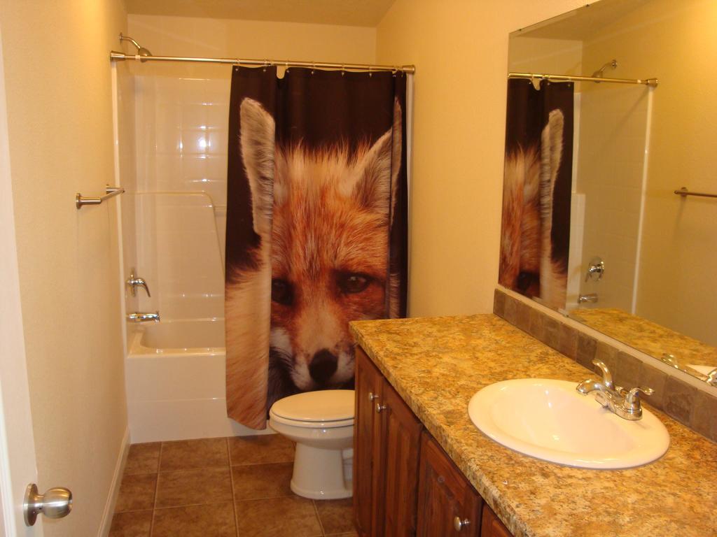 Yellowstone Wildlife Cabins West Yellowstone Buitenkant foto